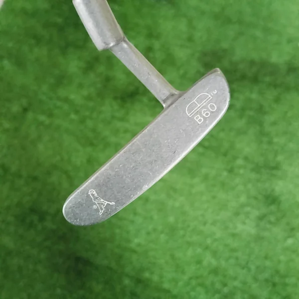 PUTTER PING B60 ยาว 33 นิ้ว เป็นอีกหนึ่งแบบที่ได้รับความนิยมสูง จน PING ได้ทำรุ่นย้อนยุคออกมา ไม้กอล์ฟพรีเมี่ยมมือสอง ของแท้ By NakaraLuxurious image 2 PUTTER PING B60 ยาว 33 นิ้ว เป็นอีกหนึ่งแบบที่ได้รับความนิยมสูง จน PING ได้ทำรุ่นย้อนยุคออกมา ไม้กอล์ฟพรีเมี่ยมมือสอง ของแท้ By NakaraLuxurious image 2