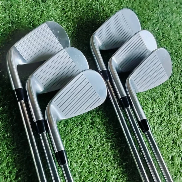  ชุดเหล็ก Titleist T350 FORGED ให้สมรรถนะดีที่สุด รูปทรงดูดีที่สุด และความรู้สึกดีที่สุด ในเหล็กแบบช่วยพัฒนาเกมการเล่น เท่าที่ Titleist เคยมีมา   image 4