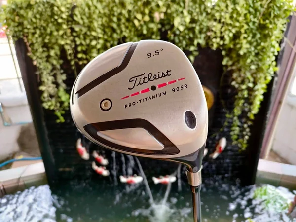 Driver Titleist 905R image 1 Driver Titleist 905R image 1