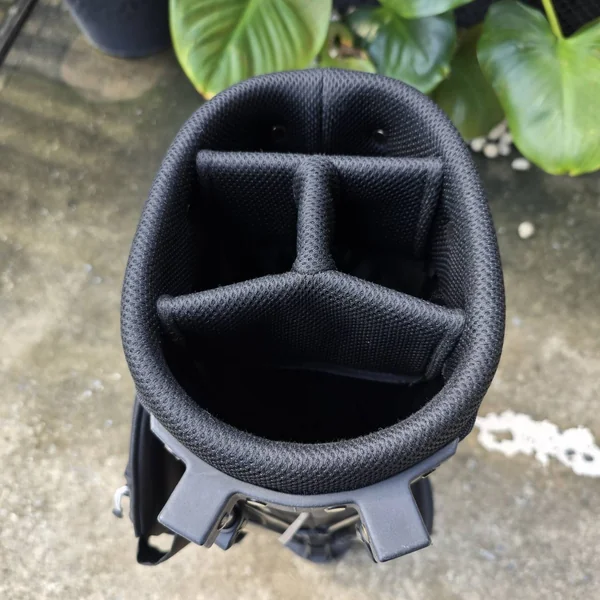 Golf stand bag - INESIS Ultralight ถุงกอล์ฟมีขาตั้งน้ำหนักเบาเป็นพิเศษจากอิเนซิส image 4 Golf stand bag - INESIS Ultralight ถุงกอล์ฟมีขาตั้งน้ำหนักเบาเป็นพิเศษจากอิเนซิส image 4