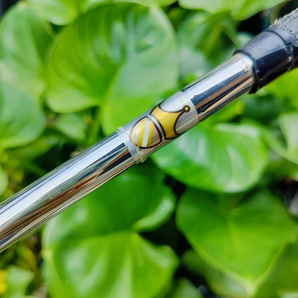 PUTTER SCOTTY CAMERON Oil Can™ Classics Catalina 2 THE ART OF PUTTING เป็นแบบไม่เคลือบ ทำให้ได้ฟีลลิ่งที่นุ่มนวลขึ้นอย่างมาก และหน้าสัมผัสทำงานได้เต็มที่ พัตต์ลูกเกาะไลน์แบบสุดๆเลยค่ะ ไม้กอล์ฟพรีเมี่ยมมือสอง ของแท้ By NakaraLuxurious   image 5