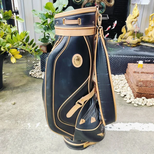 ถุงกอล์ฟ HONMA หนังแท้ มือสอง MADE IN JAPAN สวยคลาสสิคมากๆ image 1 ถุงกอล์ฟ HONMA หนังแท้ มือสอง MADE IN JAPAN สวยคลาสสิคมากๆ image 1