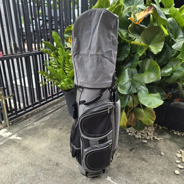 ถุงกอล์ฟ A.M.Golfer แบบ 14 ช่อง!!! ของแท้ มือสอง สภาพพร้อมใช้เลยค่ะ image 1 ถุงกอล์ฟ A.M.Golfer แบบ 14 ช่อง!!! ของแท้ มือสอง สภาพพร้อมใช้เลยค่ะ image 1