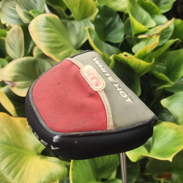 Putter ODYSSEY WHITE HOT XG #7 ปีกสองข้าง พัตต์ตรงและนิ่ง ทรงที่นิยมสูงสุดตอนนี้ image 8 Putter ODYSSEY WHITE HOT XG #7 ปีกสองข้าง พัตต์ตรงและนิ่ง ทรงที่นิยมสูงสุดตอนนี้ image 8