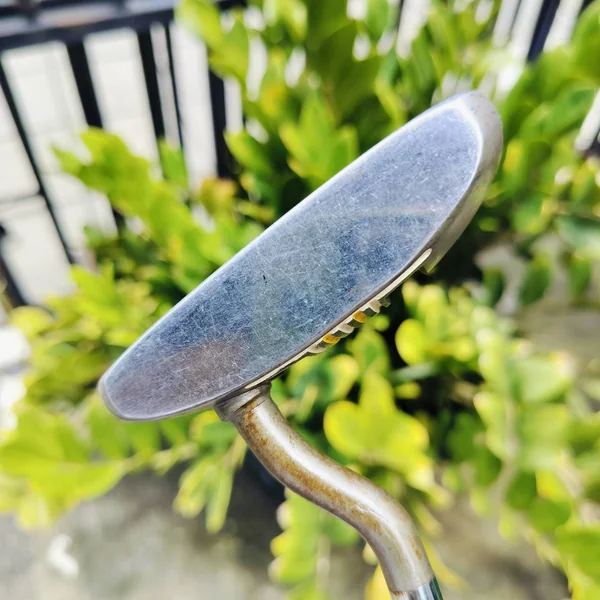 PUTTER STRIPELINE III BY PGA ทรงมอลเล็ตชดเชยสูง แบบซาลาเปา เส้นเล็งพาดยาวเล็งง่ายมากๆ ยาว 34 นิ้ว ไม้กอล์ฟพรีเมี่ยมญี่ปุ่นมือสอง ของแท้ By NakaraLuxurious image 3 PUTTER STRIPELINE III BY PGA ทรงมอลเล็ตชดเชยสูง แบบซาลาเปา เส้นเล็งพาดยาวเล็งง่ายมากๆ ยาว 34 นิ้ว ไม้กอล์ฟพรีเมี่ยมญี่ปุ่นมือสอง ของแท้ By NakaraLuxurious image 3