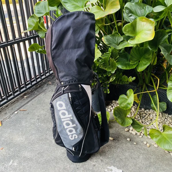 ถุงกอล์ฟ ADIDAS⛳มือสอง สภาพดีพร้อมใช้งาน👌ดีไซน์สปอร์ต คล่องตัวน้ำหนักกำลังดี พกพาสะดวกช่องใส่ของครบ image 6 ถุงกอล์ฟ ADIDAS⛳มือสอง สภาพดีพร้อมใช้งาน👌ดีไซน์สปอร์ต คล่องตัวน้ำหนักกำลังดี พกพาสะดวกช่องใส่ของครบ image 6