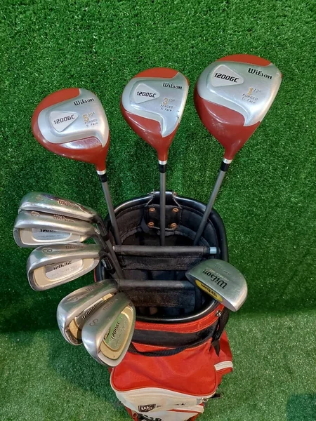 ไม้กอล์ฟครบชุดสำหรับสุภาพสตรี WILSON พร้อมถุงกอล์ฟ WILSON image 1 ไม้กอล์ฟครบชุดสำหรับสุภาพสตรี WILSON พร้อมถุงกอล์ฟ WILSON image 1