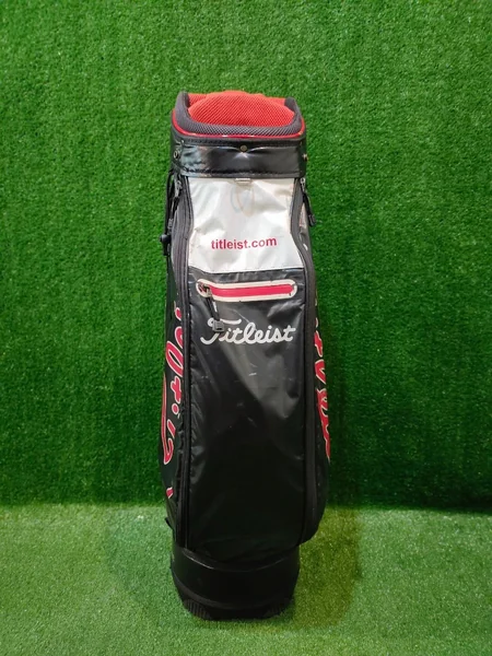 ถุงกอล์ฟ Titleist ของแท้ มือสอง สภาพดี image 6 ถุงกอล์ฟ Titleist ของแท้ มือสอง สภาพดี image 6