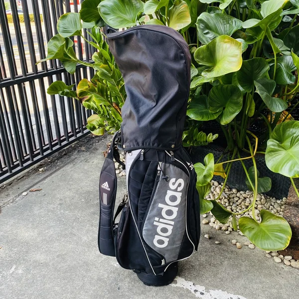 ถุงกอล์ฟ ADIDAS⛳มือสอง สภาพดีพร้อมใช้งาน👌ดีไซน์สปอร์ต คล่องตัวน้ำหนักกำลังดี พกพาสะดวกช่องใส่ของครบ image 5 ถุงกอล์ฟ ADIDAS⛳มือสอง สภาพดีพร้อมใช้งาน👌ดีไซน์สปอร์ต คล่องตัวน้ำหนักกำลังดี พกพาสะดวกช่องใส่ของครบ image 5