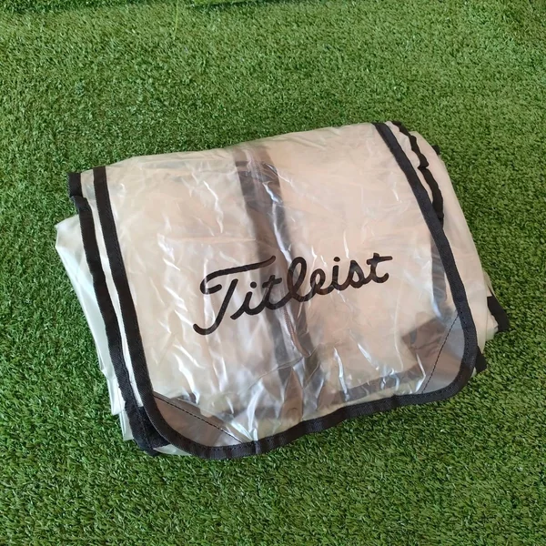 ถุงคลุมกันฝน TITLEIST มือสอง ** ถุงคลุมมีตำหนิ รอยขาดนิดหน่อยค่ะ มีรูปภาพให้ชมนะคะ ** ช่วงนี้ฝนตก ของต้องมี!!! ถุงคลุมนี้สามารถกันฝนได้เป็นอย่างดี ไม้กอล์ฟมือสอง ของแท้ BY NakaraLuxurious image 2 ถุงคลุมกันฝน TITLEIST มือสอง ** ถุงคลุมมีตำหนิ รอยขาดนิดหน่อยค่ะ มีรูปภาพให้ชมนะคะ ** ช่วงนี้ฝนตก ของต้องมี!!! ถุงคลุมนี้สามารถกันฝนได้เป็นอย่างดี ไม้กอล์ฟมือสอง ของแท้ BY NakaraLuxurious image 2