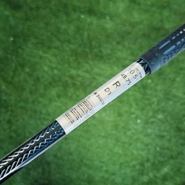 Tourstage ViQ Driver เป็นไดรเวอร์จากแบรนด์ญี่ปุ่นที่ออกแบบมาเพื่อช่วยให้นักกอล์ฟสามารถตีลูกได้ไกลและตรงมากขึ้น โดยเน้นความรู้สึกนุ่มนวลและความมั่นใจในการสวิง ไม้กอล์ฟพรีเมี่ยมมือสอง ของแท้ By NakaraLuxurious image 8 Tourstage ViQ Driver เป็นไดรเวอร์จากแบรนด์ญี่ปุ่นที่ออกแบบมาเพื่อช่วยให้นักกอล์ฟสามารถตีลูกได้ไกลและตรงมากขึ้น โดยเน้นความรู้สึกนุ่มนวลและความมั่นใจในการสวิง ไม้กอล์ฟพรีเมี่ยมมือสอง ของแท้ By NakaraLuxurious image 8