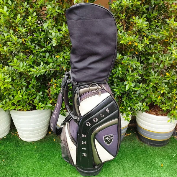 ถุงกอล์ฟ NIKE GOLF มือสอง **มีตำหนิถุงกอล์ฟมีถลอก** image 1 ถุงกอล์ฟ NIKE GOLF มือสอง **มีตำหนิถุงกอล์ฟมีถลอก** image 1