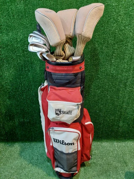 ไม้กอล์ฟครบชุดสำหรับสุภาพสตรี WILSON พร้อมถุงกอล์ฟ WILSON image 11 ไม้กอล์ฟครบชุดสำหรับสุภาพสตรี WILSON พร้อมถุงกอล์ฟ WILSON image 11