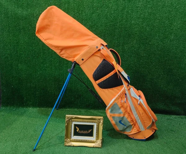 ถุงกอล์ฟ NIKE ขาตั้ง image 1 ถุงกอล์ฟ NIKE ขาตั้ง image 1