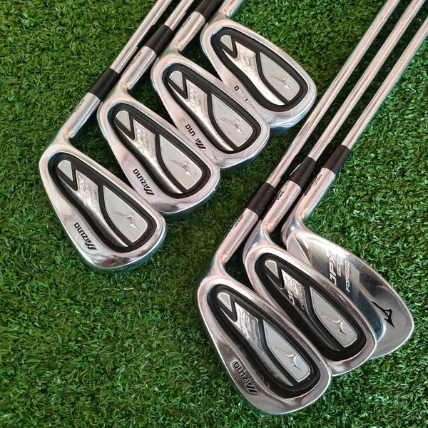  ชุดเหล็ก MIZUNO JPX800 FORGED มีเหล็ก 5-9 เเละ PW GW ก้าน NS.PRO 950 GH FLEX R เหล็ก GRAIN FLOW FORGED JAPAN รุ่นสุดพรีเมี่ยมของ MIZUNO ทั้ง FORGED และมี CAVITY ทั้งนุ่มและตีง่ายมากๆครับ ชุดนี้ มีถึง WEDGE ด้วยแล้วนะครับ ก้านก็ดีมาก เบาเพียงแค่ 95 กรัม   image 1
