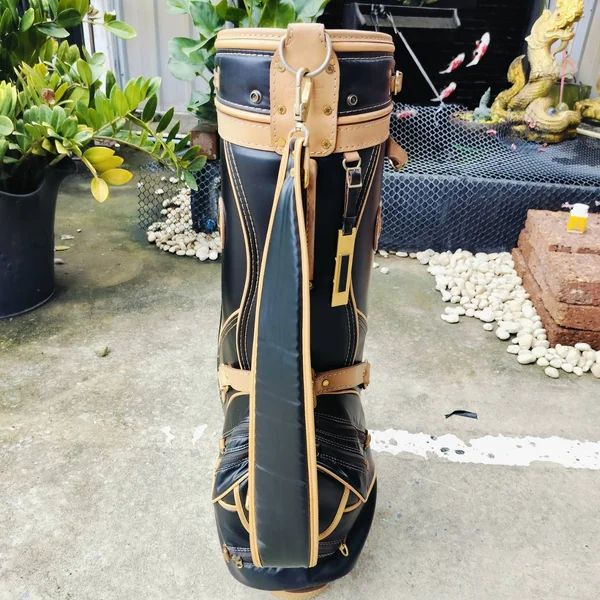 ถุงกอล์ฟ HONMA หนังแท้ มือสอง MADE IN JAPAN สวยคลาสสิคมากๆ image 6 ถุงกอล์ฟ HONMA หนังแท้ มือสอง MADE IN JAPAN สวยคลาสสิคมากๆ image 6