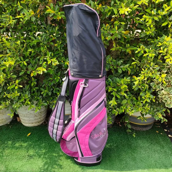 ** ไม้กอล์ฟครบชุดสำหรับผู้หญิง** FULLSET TOPPONT GIRLE GOLF ทั้งชุดประกอบด้วย หัวไม้ 1,3,5,7 ชุดเหล็ก 5-9 เเละ PW SW PUTTER BRIDGESTONE พร้อมถุงกอล์ฟ GILE GOLF ได้ฟัวไม้มากถึง 4 หัว ซึ่งคุณผู้หญิงจำเป็นมาก ชุดเหล็ก CAVITY ลึกตีง่ายมากๆ ถุงกอล์ฟสีสันสวยงาม image 15 ** ไม้กอล์ฟครบชุดสำหรับผู้หญิง** FULLSET TOPPONT GIRLE GOLF ทั้งชุดประกอบด้วย หัวไม้ 1,3,5,7 ชุดเหล็ก 5-9 เเละ PW SW PUTTER BRIDGESTONE พร้อมถุงกอล์ฟ GILE GOLF ได้ฟัวไม้มากถึง 4 หัว ซึ่งคุณผู้หญิงจำเป็นมาก ชุดเหล็ก CAVITY ลึกตีง่ายมากๆ ถุงกอล์ฟสีสันสวยงาม image 15