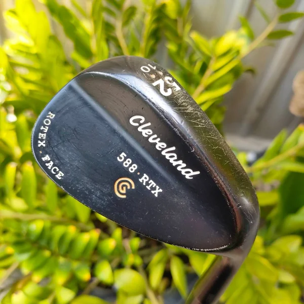 WEDGE CLEVELAND 588 RTX ROTEX FACE องศา 52 BOUNCE 10 ก้าน DG WEDGE FLEX หน้าดุมาก ร่องสี่เหลี่ยม แบบ ZIP สปินดีมากๆ ตกหยุดถอยหลังแน่นอน ไม้กอล์ฟพรีเมี่ยมมือสอง ของแท้ By NakaraLuxurious image 1 WEDGE CLEVELAND 588 RTX ROTEX FACE องศา 52 BOUNCE 10 ก้าน DG WEDGE FLEX หน้าดุมาก ร่องสี่เหลี่ยม แบบ ZIP สปินดีมากๆ ตกหยุดถอยหลังแน่นอน ไม้กอล์ฟพรีเมี่ยมมือสอง ของแท้ By NakaraLuxurious image 1