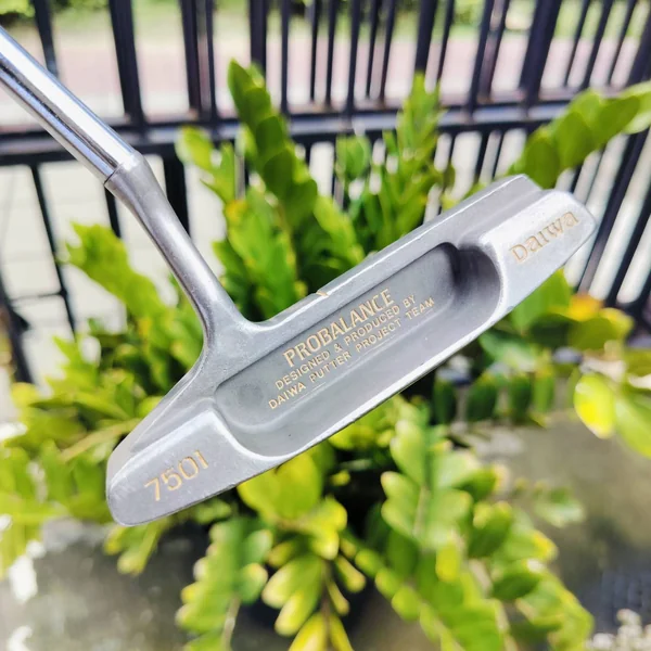 PUTTER DAIWA PROBLANCE ความยาว 34 นิ้ว สภาพสวยมากเดิมๆ ทรงสตูดิโอ พัตต์ง่ายๆ น้ำหนักดีค่ะ ไม้กอล์ฟมือสอง ของแท้ By NakaraLuxurious image 1 PUTTER DAIWA PROBLANCE ความยาว 34 นิ้ว สภาพสวยมากเดิมๆ ทรงสตูดิโอ พัตต์ง่ายๆ น้ำหนักดีค่ะ ไม้กอล์ฟมือสอง ของแท้ By NakaraLuxurious image 1