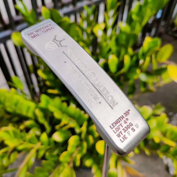 Scotty Cameron PRO PLATINUM NEWPORT MIL-SPEC ออกแบบให้พอดีกับนักกอล์ฟได้มากที่สุดโดยไม่ต้องไปที่สตูดิโอของ Scotty ไม้กอล์ฟพรีเมี่ยมมือสอง ของแท้ By NakaraLuxurious image 2 Scotty Cameron PRO PLATINUM NEWPORT MIL-SPEC ออกแบบให้พอดีกับนักกอล์ฟได้มากที่สุดโดยไม่ต้องไปที่สตูดิโอของ Scotty ไม้กอล์ฟพรีเมี่ยมมือสอง ของแท้ By NakaraLuxurious image 2