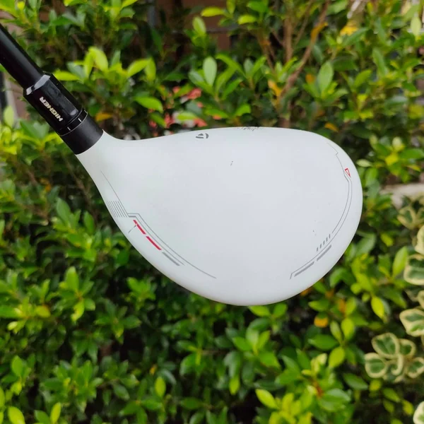 FW3 TAYLORMADE R11 ก้าน FUJIKURA BLUR FLEX S องศา 15.5 ตีไกลมากๆ ตีง่าย ปรับจูนได้หลายจุดครับ image 5 FW3 TAYLORMADE R11 ก้าน FUJIKURA BLUR FLEX S องศา 15.5 ตีไกลมากๆ ตีง่าย ปรับจูนได้หลายจุดครับ image 5
