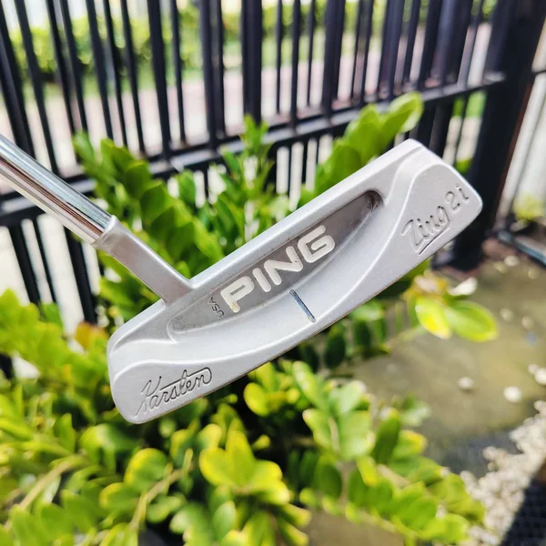 PUTTER PING KARSTEN ZING 2i ความยาว 34 นิ้ว ใช้วัสดุ พิเศษนำมาเป็น INSERT ที่หน้าพัตเตอร์ ทำให้ได้ฟีลลิ่งนุ่มนวล และ เกาะไลน์มาก ไม้กอล์ฟพรีเมี่ยมมือสอง ของแท้ By NakaraLuxurious image 3 PUTTER PING KARSTEN ZING 2i ความยาว 34 นิ้ว ใช้วัสดุ พิเศษนำมาเป็น INSERT ที่หน้าพัตเตอร์ ทำให้ได้ฟีลลิ่งนุ่มนวล และ เกาะไลน์มาก ไม้กอล์ฟพรีเมี่ยมมือสอง ของแท้ By NakaraLuxurious image 3