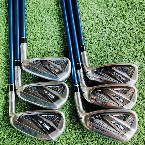 ชุดเหล็ก Taylormade SIM2 MAX ก้าน TENSEI BLUE FLEX R ก้านตัวนี้แพงที่สุดค่ะ ถ้าก้านตัวนี้ ของใหม่อยู่ที่ 43,900 บาทเลยค่ะ มีเหล็ก 5 6 7 8 9 PW . TaylorMade SIM2 Max Irons เหมาะสำหรับนักกอล์ฟที่ต้องการไม้ที่ตีง่าย ชดเชยความผิดพลาดสูง ให้ความรู้สึกนุ่มนวลใน image 2 ชุดเหล็ก Taylormade SIM2 MAX ก้าน TENSEI BLUE FLEX R ก้านตัวนี้แพงที่สุดค่ะ ถ้าก้านตัวนี้ ของใหม่อยู่ที่ 43,900 บาทเลยค่ะ มีเหล็ก 5 6 7 8 9 PW . TaylorMade SIM2 Max Irons เหมาะสำหรับนักกอล์ฟที่ต้องการไม้ที่ตีง่าย ชดเชยความผิดพลาดสูง ให้ความรู้สึกนุ่มนวลใน image 2