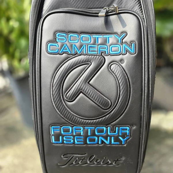 ถุงกอล์ฟ SCOTTY CAMERON TOUR ONLY BACK IN BLACK STAFF BAG RARE TITLEIST CIRCLE T 2019 ของแท้ มือสอง สภาพสวยเดิมตามภาพ หายากมากค่ะ image 11 ถุงกอล์ฟ SCOTTY CAMERON TOUR ONLY BACK IN BLACK STAFF BAG RARE TITLEIST CIRCLE T 2019 ของแท้ มือสอง สภาพสวยเดิมตามภาพ หายากมากค่ะ image 11