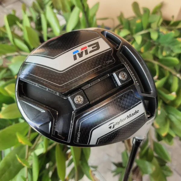 DRIVER TAYLORMADE M3 องศา 9.5 ก้าน KUROKAGE FLEX S ก้านดีมากๆ หน้า TWIST FACE กระดองเคฟล่างามๆ ไขปรับได้ทุกวงสวิง หน้าไม้มี SPEED POCKET เพื่อเพิ่มความเด้งขั้นสุด ไม้กอล์ฟพรีเมี่ยมมือสอง ของแท้ By NakaraLuxurious image 2 DRIVER TAYLORMADE M3 องศา 9.5 ก้าน KUROKAGE FLEX S ก้านดีมากๆ หน้า TWIST FACE กระดองเคฟล่างามๆ ไขปรับได้ทุกวงสวิง หน้าไม้มี SPEED POCKET เพื่อเพิ่มความเด้งขั้นสุด ไม้กอล์ฟพรีเมี่ยมมือสอง ของแท้ By NakaraLuxurious image 2