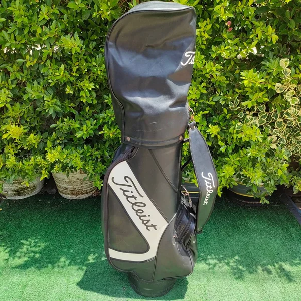ถุงกอล์ฟ TITLEIST มือสอง สภาพสวยเรียบร้อย เป็นถุง TOUR ภายในบุกำมะหยี่อย่างดี ไม้กอล์ฟมือสอง ของแท้ BY NakaraLuxurious image 1 ถุงกอล์ฟ TITLEIST มือสอง สภาพสวยเรียบร้อย เป็นถุง TOUR ภายในบุกำมะหยี่อย่างดี ไม้กอล์ฟมือสอง ของแท้ BY NakaraLuxurious image 1