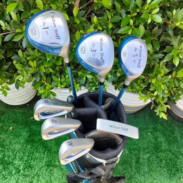 ไม้กอล์ฟเด็กพรีเมี่ยมครบชุด WILSON STAFF พร้อมถุงขาตั้ง ของแท้ เดิมๆ COVER ครบ เหล็ก 6 ยาว 34 นิ้ว สภาพสวยสมบูรณ์ น้องๆ สามารถออกรอบได้เลย ถุงกอล์ฟแบบมีขาตั้ง สายสะพายหลัง สามารถใช้แข่ง ของสมาคมได้ครับ image 1 ไม้กอล์ฟเด็กพรีเมี่ยมครบชุด WILSON STAFF พร้อมถุงขาตั้ง ของแท้ เดิมๆ COVER ครบ เหล็ก 6 ยาว 34 นิ้ว สภาพสวยสมบูรณ์ น้องๆ สามารถออกรอบได้เลย ถุงกอล์ฟแบบมีขาตั้ง สายสะพายหลัง สามารถใช้แข่ง ของสมาคมได้ครับ image 1