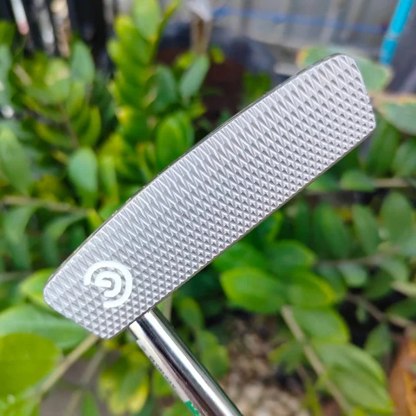 PUTTER CLEVELAND HUNTINGTON BERCH COLLECTION 11 ยาว 34 นิ้ว หน้า MILLED ลึก เกาะไลน์มาก ไม้กอล์ฟพรีเมี่ยมมือสอง ของแท้ By NakaraLuxurious image 3 PUTTER CLEVELAND HUNTINGTON BERCH COLLECTION 11 ยาว 34 นิ้ว หน้า MILLED ลึก เกาะไลน์มาก ไม้กอล์ฟพรีเมี่ยมมือสอง ของแท้ By NakaraLuxurious image 3