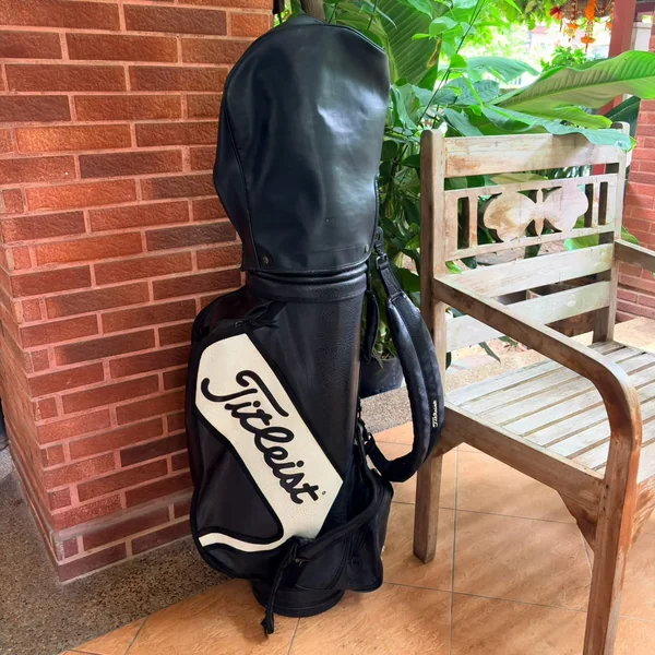 GOLF BAG Titleist Mini Staff Bag Black/White ความคลาสสิกที่เหนือกาลเวลา image 3 GOLF BAG Titleist Mini Staff Bag Black/White ความคลาสสิกที่เหนือกาลเวลา image 3