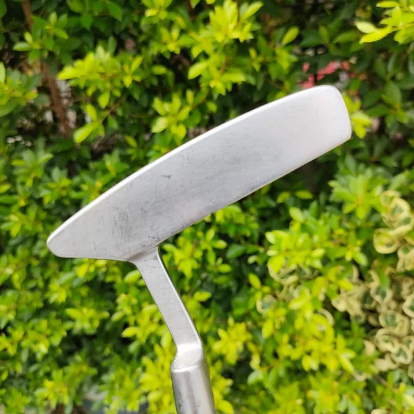 PUTTER MIZUNO TOUR 900 ความยาว 34 นิ้ว JAPAN 100% พัตเตอร์พรีเมี่ยมญี่ปุ่นดั่งเดิม วัสดุสวยมาก!! รูปทรงสแตนดาร์ด!! พัตต์กะระยะน้ำหนักได้ดีมาก ไม้กอล์ฟมือสอง ของแท้ BY NakaraLuxurious image 3 PUTTER MIZUNO TOUR 900 ความยาว 34 นิ้ว JAPAN 100% พัตเตอร์พรีเมี่ยมญี่ปุ่นดั่งเดิม วัสดุสวยมาก!! รูปทรงสแตนดาร์ด!! พัตต์กะระยะน้ำหนักได้ดีมาก ไม้กอล์ฟมือสอง ของแท้ BY NakaraLuxurious image 3