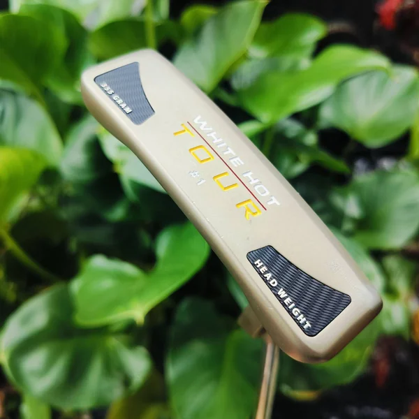 PUTTER ODYSSEY WHITE HOT TOUR #1 ความยาว 34 นิ้ว กริพสวยและแพงมาก และสีเข้ากันมาก ทรงสตูดิโอสแตนดาร์ดแต่แฝงด้วยความเจ๋ง ด้วยการวางน้ำหนักแบบใหม่ บล๊านซ์มาก ไม้กอล์ฟพรีเมี่ยมมือสอง ของแท้ By NakaraLuxurious image 2 PUTTER ODYSSEY WHITE HOT TOUR #1 ความยาว 34 นิ้ว กริพสวยและแพงมาก และสีเข้ากันมาก ทรงสตูดิโอสแตนดาร์ดแต่แฝงด้วยความเจ๋ง ด้วยการวางน้ำหนักแบบใหม่ บล๊านซ์มาก ไม้กอล์ฟพรีเมี่ยมมือสอง ของแท้ By NakaraLuxurious image 2